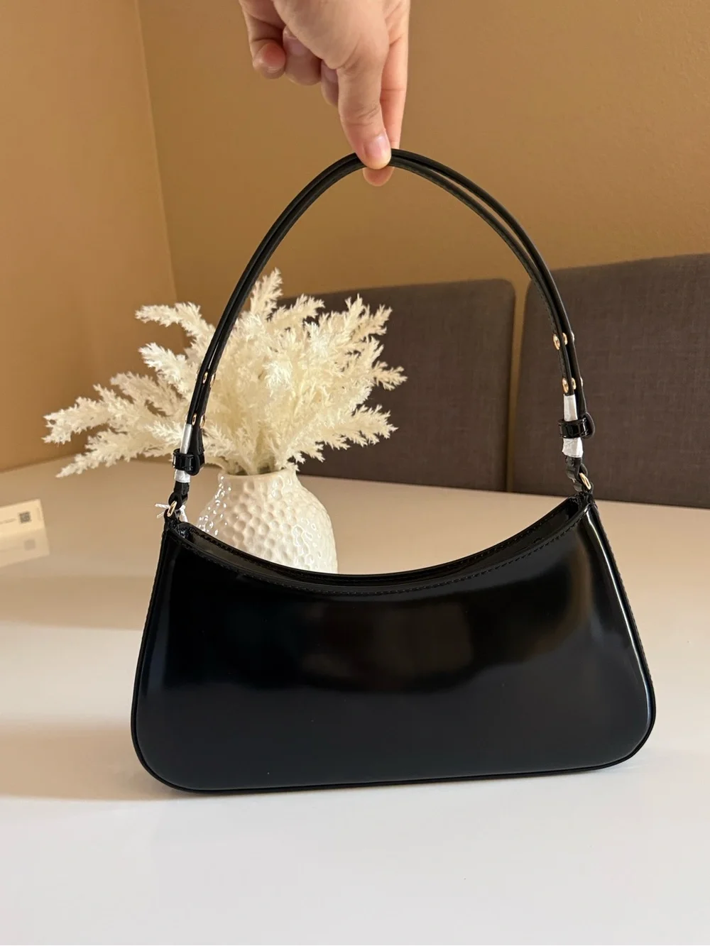 NWT , tory burch Emerson smooth shoulder bag black leather
